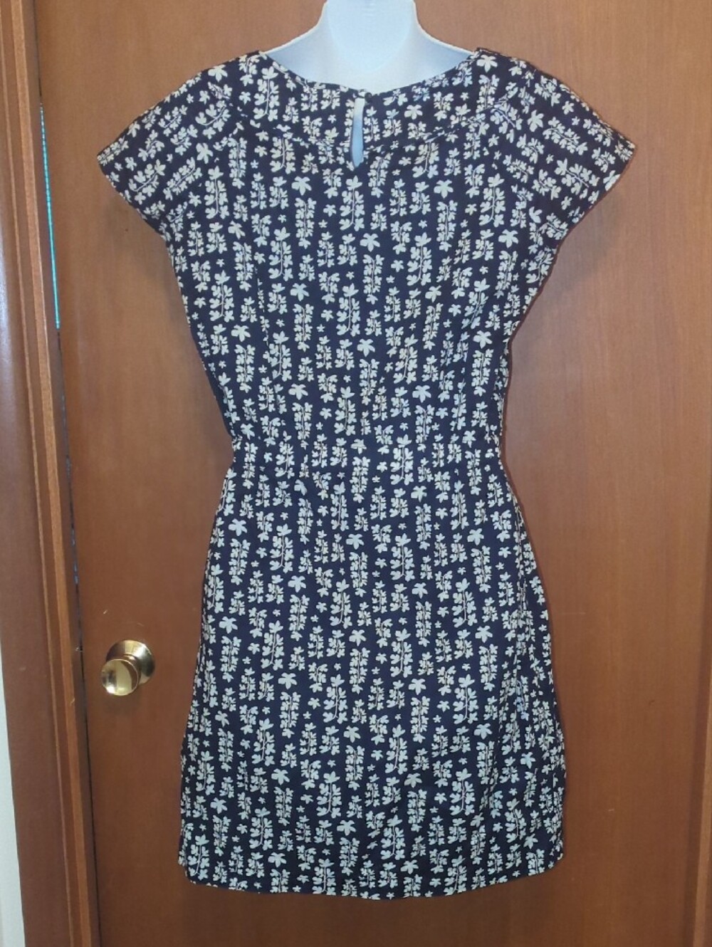 Old Navy Navy and White Floral Scoop-Neck Mini Dress - Picture 2 of 2